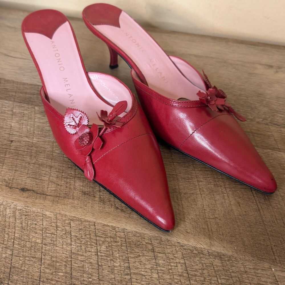Antonio Melani size 9 vibrant red leather pointed-toe mule kitten heels